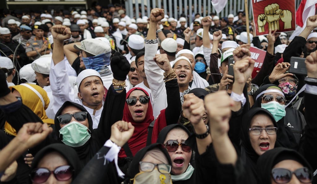 Prabowo supporters shout slogans during a protest outside the Elections Supervisory Agency on May 10. Photo: EPA