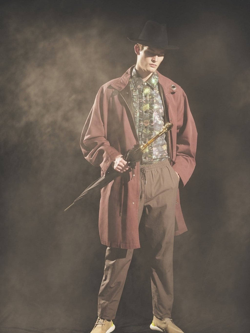 Hermès parka, price on request; trousers, HK$6,600; Versace shirt, HK$14,800; Dior Homme boots, HK$9,700; Giorgio Armani hat, price on request; Pasotti umbrella, price on request Hermès parka, price on request; trousers, HK$6,600; Versace shirt, HK$14,800; Dior Homme boots, HK$9,700; Giorgio Armani hat, price on request; Pasotti umbrella, price on request