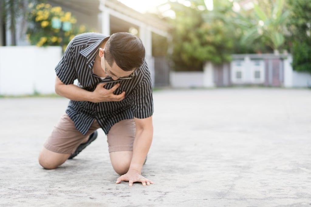 Smokers and vapers have a much higher risk of heart attacks than non-smokers. Photo: Alamy Smokers and vapers have a much higher risk of heart attacks than non-smokers. Photo: Alamy