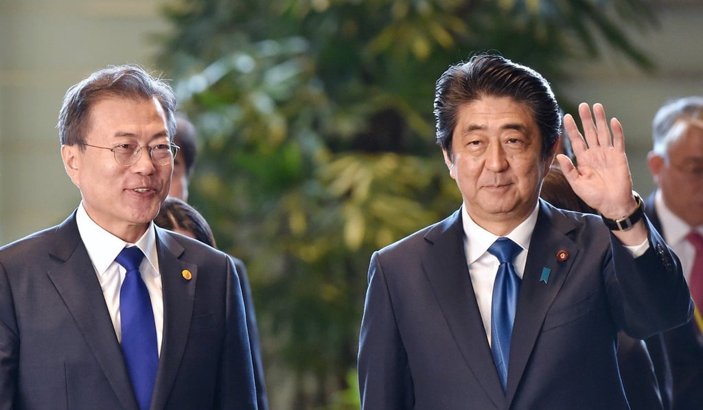 South Korean President Moon Jae-in, left, with his Japanese counterpart Shinzo Abe. Photo: Bloomberg