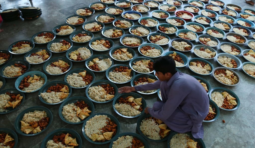 A man prepares the meals to break the Fast at a Mosque during Ramadan in Karachi, Pakistan. Photo: EPA
