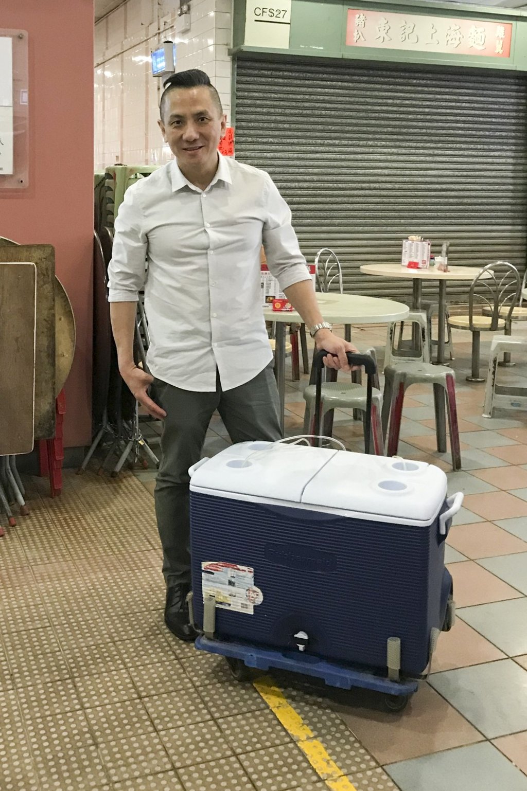 Cheung with his ice box trolley at Tai Po Market. Photo: Bernice Chan