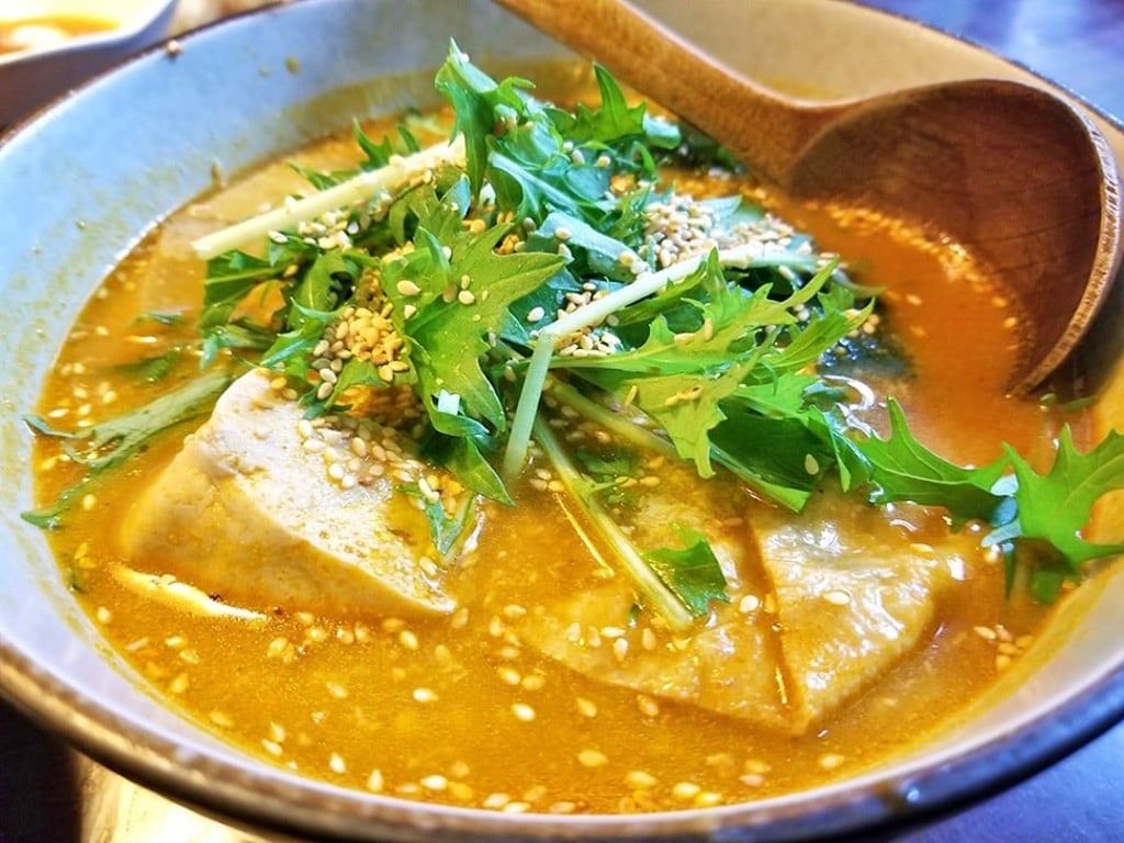 Hoshina serves vegan friendly offerings including creamy cashew curry udon. Photo: Green Queen