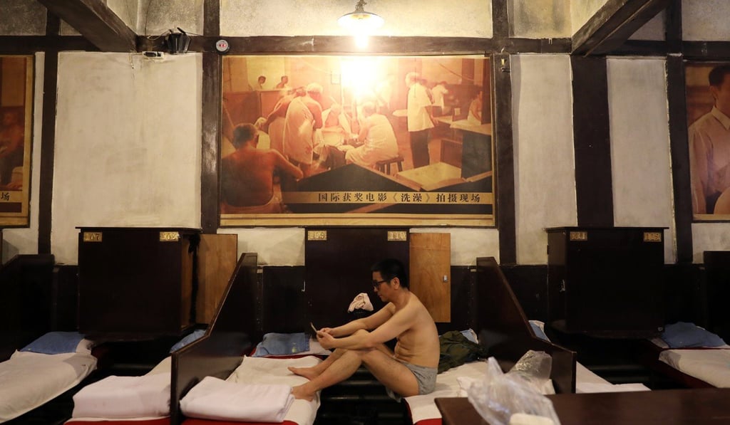 A customer reads his mobile phone in the resting area of Shuang Xing Tang. Photo: Simon Song