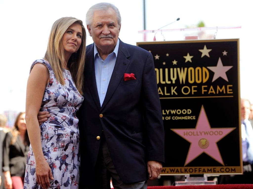 Jennifer Aniston (left) with her father, John. Photo: AP Jennifer Aniston (left) with her father, John. Photo: AP