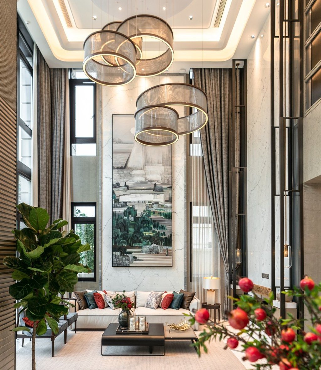 The small living room of a Huafa Hills model villa is designed with grandeur in mind. The small living room of a Huafa Hills model villa is designed with grandeur in mind.