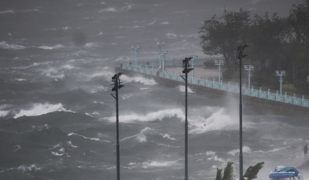 Hato, which will no longer be used as a name for tropical cyclones in the Asia-Pacific, makes landfall in Hong Kong at Victoria Harbour in August 2017. Photo: Xinhua