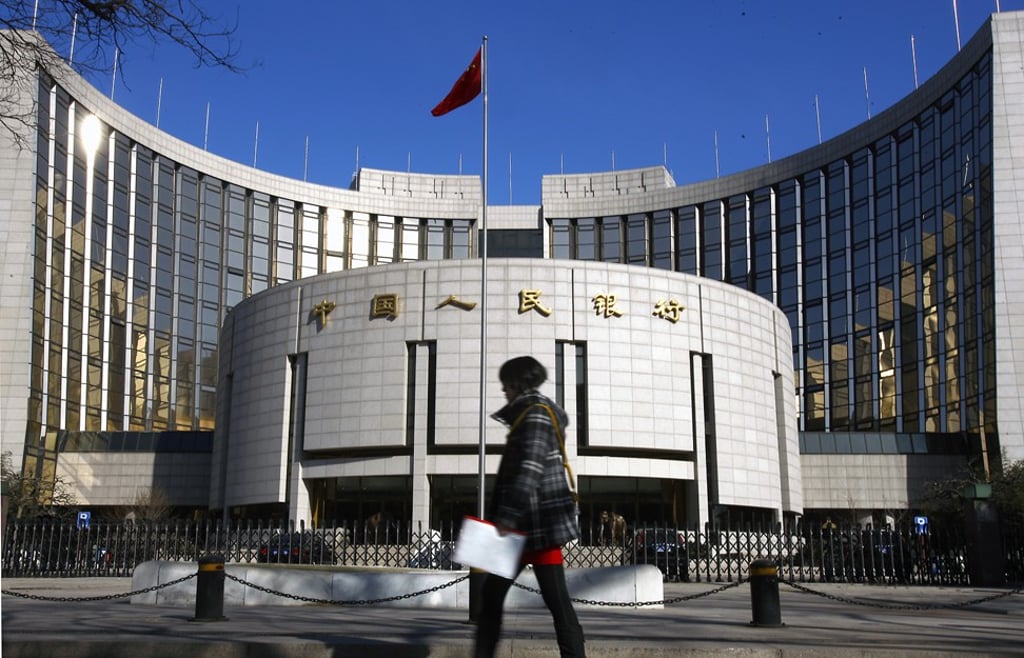 The value of new yuan-denominated loans dropped to 1.18 trillion yuan (US$170.54 billion) in May, lower than the market expectation of 1.3 trillion yuan and only slightly higher than April’s reading of 1.02 trillion yuan, according to data released by the People’s Bank of China on Wednesday. Photo: Xinhua