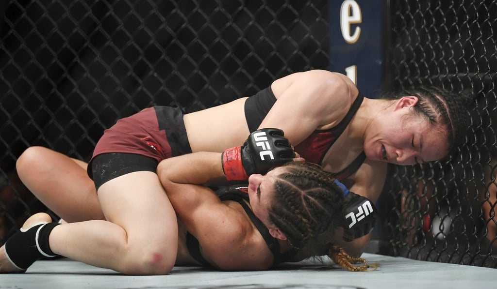 Zhang Weili on her way to defeating Tecia Torres at UFC 235. Photo: USA Today