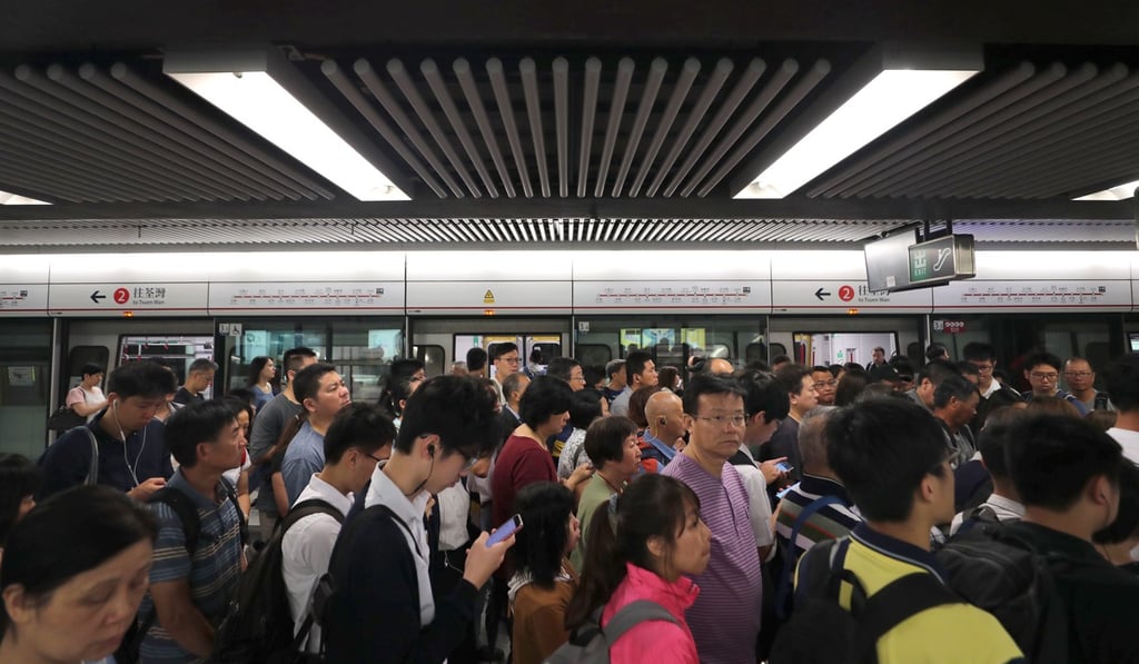 Passengers queue up at the platform of Central MTR station on Thursday morning. Photo: Sam Tsang Passengers queue up at the platform of Central MTR station on Thursday morning. Photo: Sam Tsang