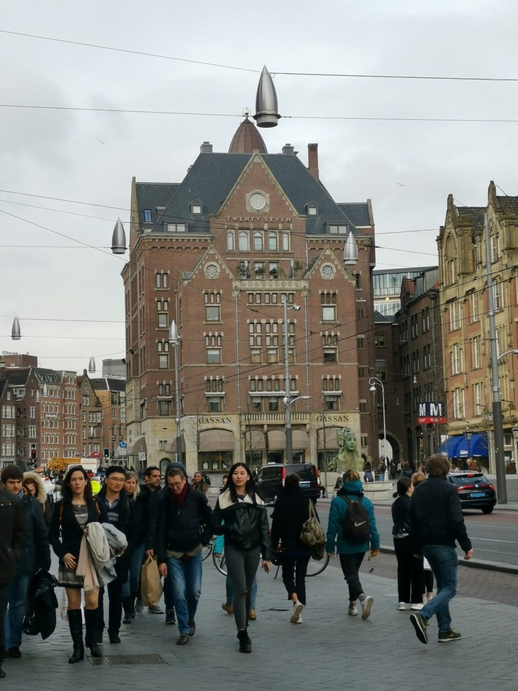 Hotel TwentySeven is situated in Dam Square, near Amsterdam’s popular main shopping area.