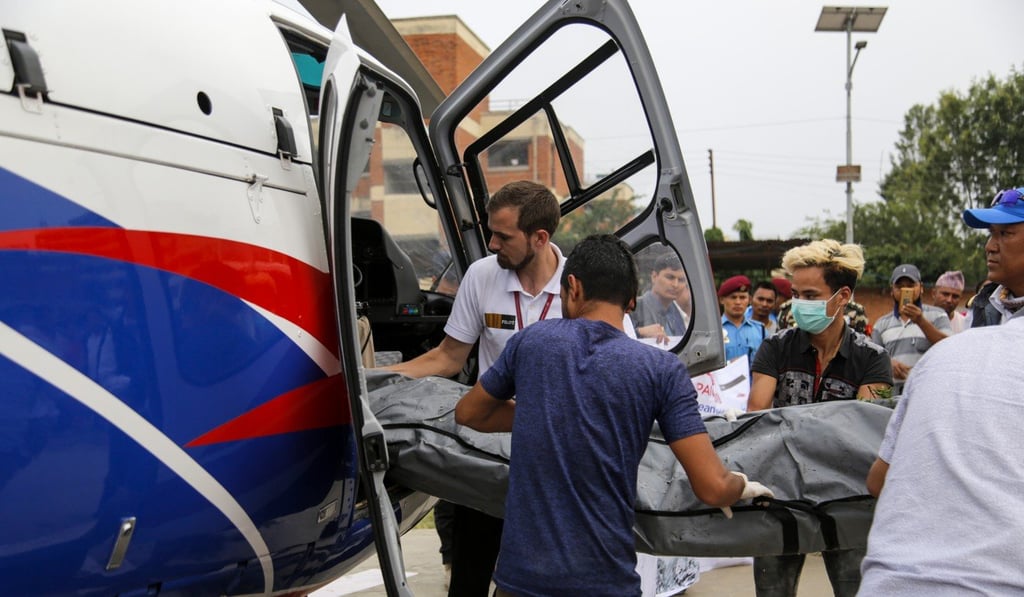 Nepali officials unload the bodies of Everest climbers. Photo: AFP Nepali officials unload the bodies of Everest climbers. Photo: AFP