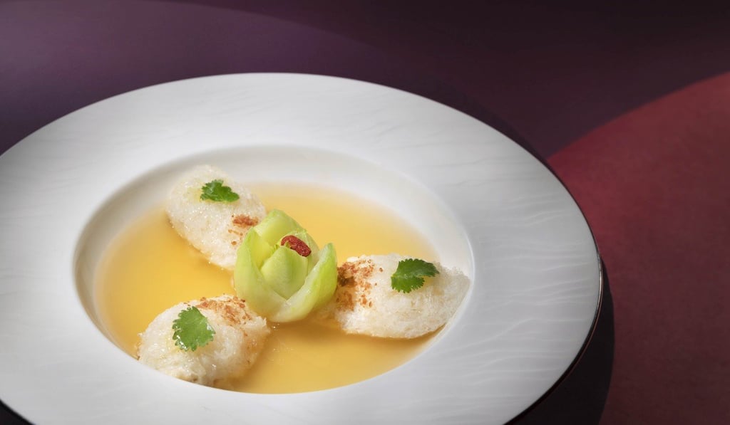 Lai Heen pan-seared superior bird's nest with crab meat Lai Heen pan-seared superior bird's nest with crab meat