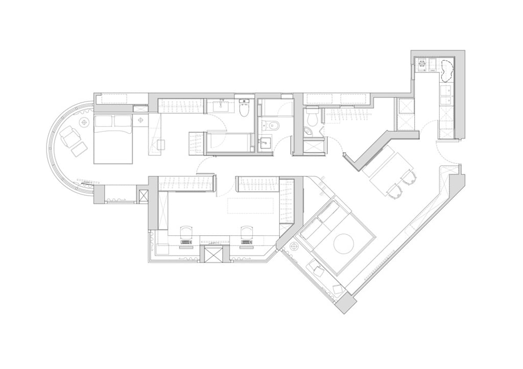 The floorplan shows the flat's unusual layout.