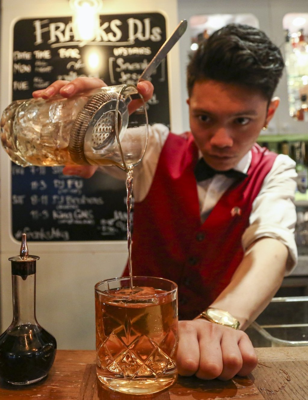 A bartender pours an Old Fashioned at Frank’s in Central. Photo: Jonathan Wong/SCMP