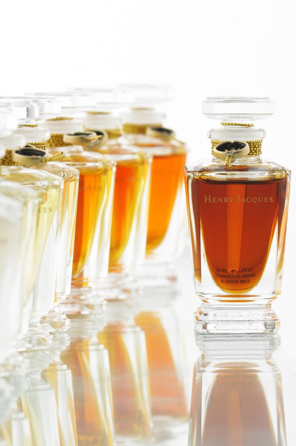 Henry Jacques offers a series of 50 unique fragrances, as an introduction to the brand, in the Classiques collection, which are available for immediate purchase.
