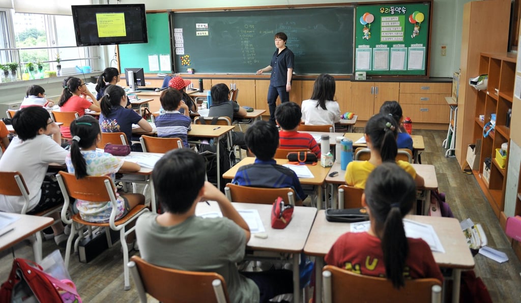 Even children in junior school often say they dream of becoming a government employee. Photo: AFP