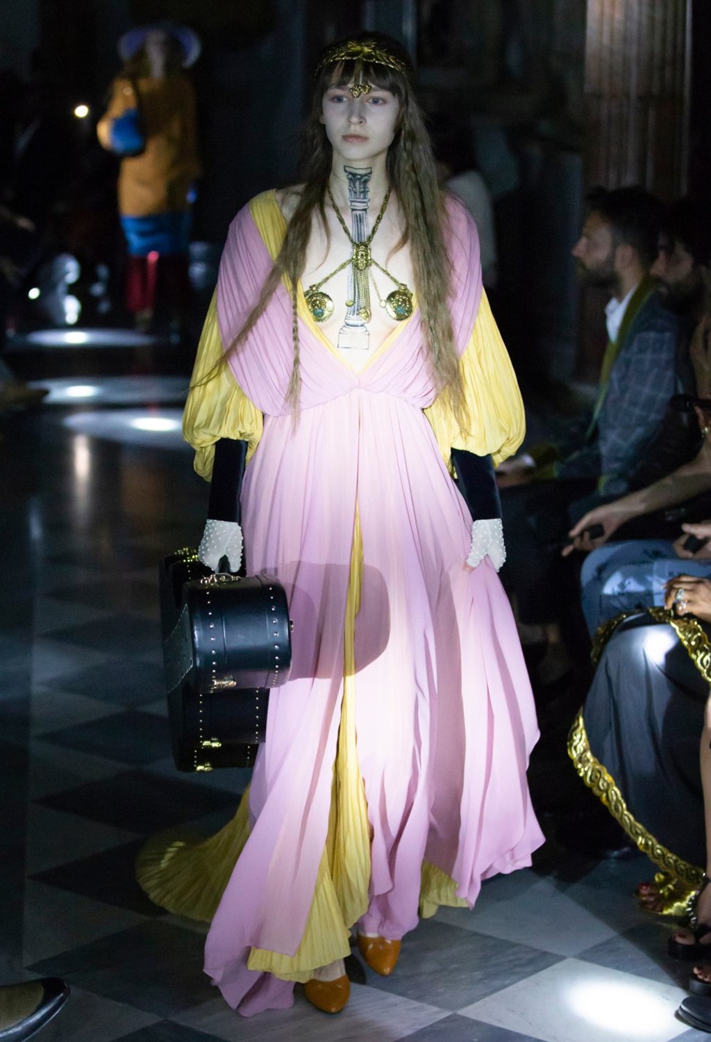Gucci Cruise 2020 collection show featured many creations inspired by voluminous tunics and himations. Gucci Cruise 2020 collection show featured many creations inspired by voluminous tunics and himations.