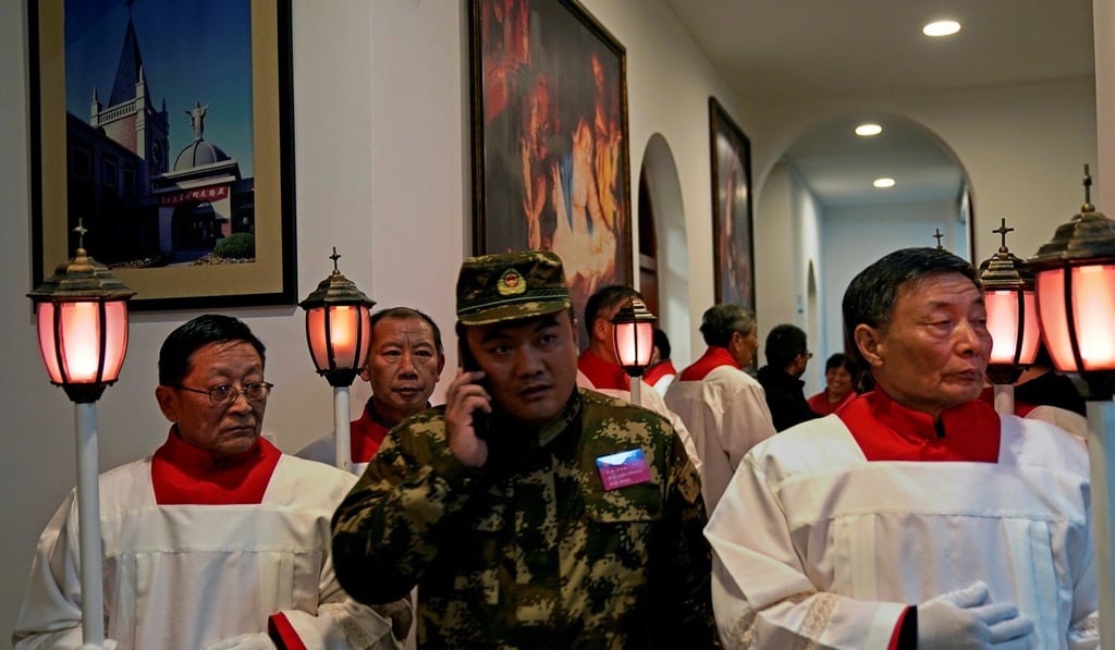 Chinese Catholics attend a mass in Shanghai. Photo: Reuters