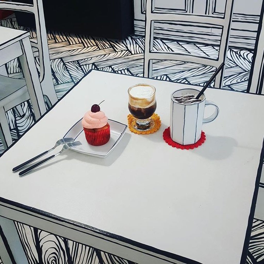 Unlike the 2D decor, the food is in three-dimensional technicolour. Photo: Instagram / @Junqueries