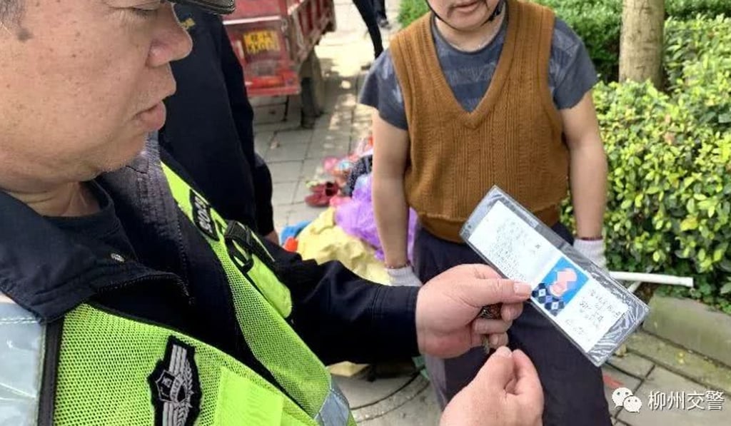 Traffic police in southern China speak to a man about his licence. Photo: Weibo