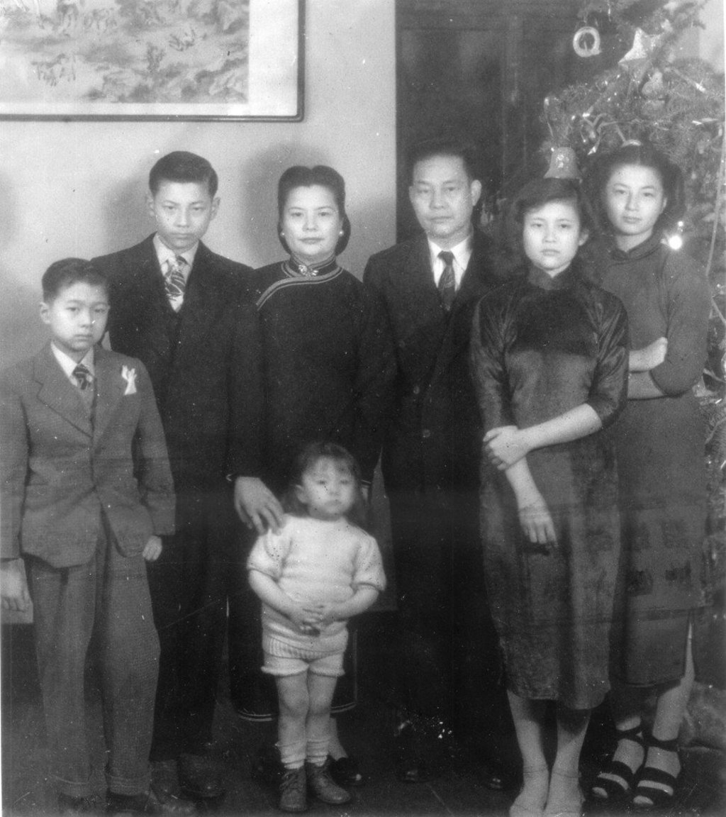 Tsai (second from right) in a family photo with mother Lilian Qiu and father Zhou Xinfang (centre). Tsai (second from right) in a family photo with mother Lilian Qiu and father Zhou Xinfang (centre).