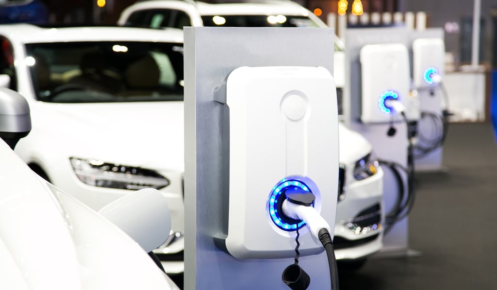 Fully charging a battery electric vehicle, or BEV, using a home outlet can take up to 20 hours for one full charge, and offers travel over distances of up to about 320km.