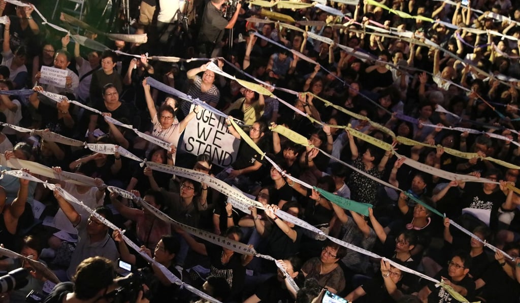 Hong Kong mothers show their support to the protesters who stormed Legco. Photo: Felix Wong
