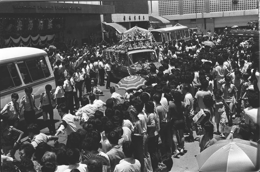 Fans pay their respects to Fu Sing at the Universal Funeral Parlour, in Hung Hom, on July 14, 1983. Photo: SCMP