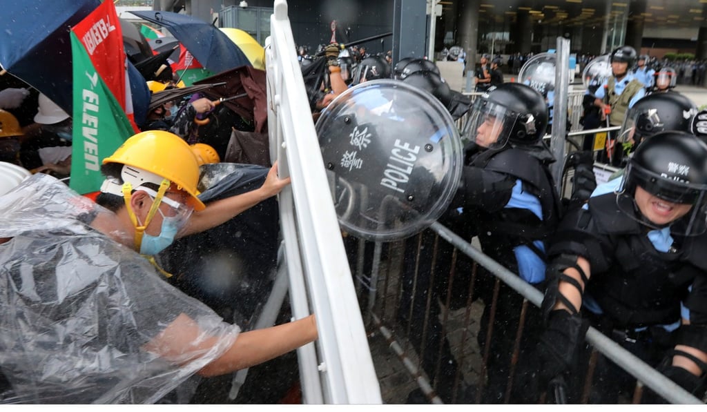 Police and anti-extradition bill protesters clash in Admiralty on June 12. Photo: Felix Wong