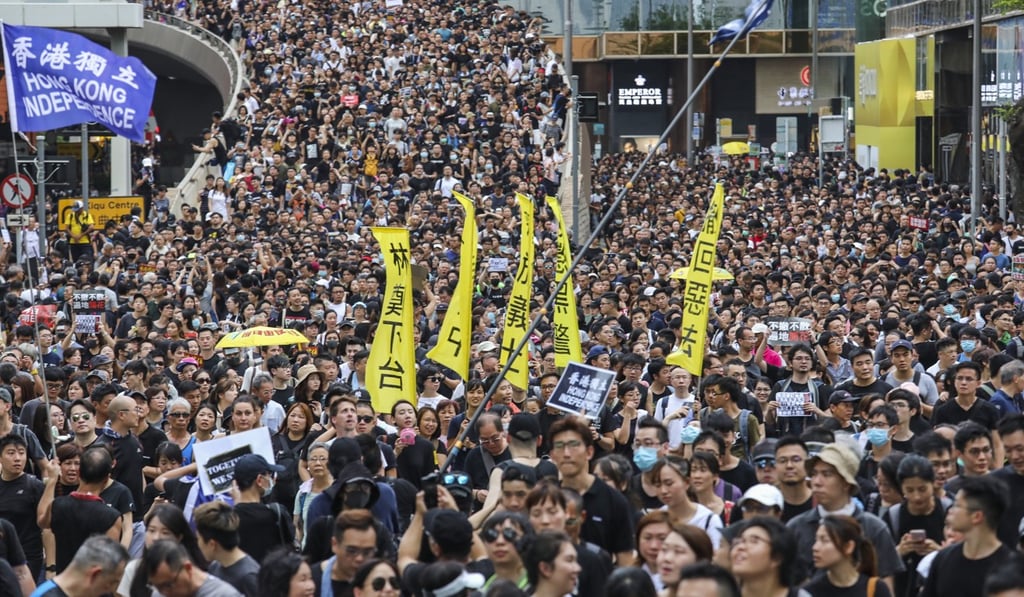 Crowds march from Tsim Sha Tsui to the West Kowloon terminus. Photo: Felix Wong