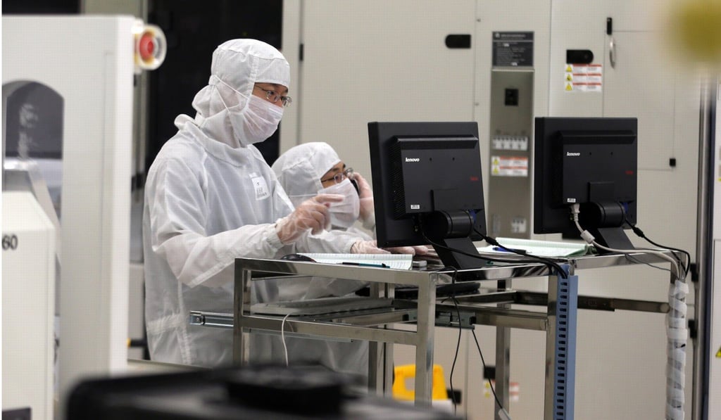 Employees dressed in dustproof clothing work at a chip wafer plant in mainland China operated by Hong Kong-listed Semiconductor Manufacturing International Corp, one of the early investee companies of the China National Integrated Circuit Industry Investment Fund. Photo: Handout