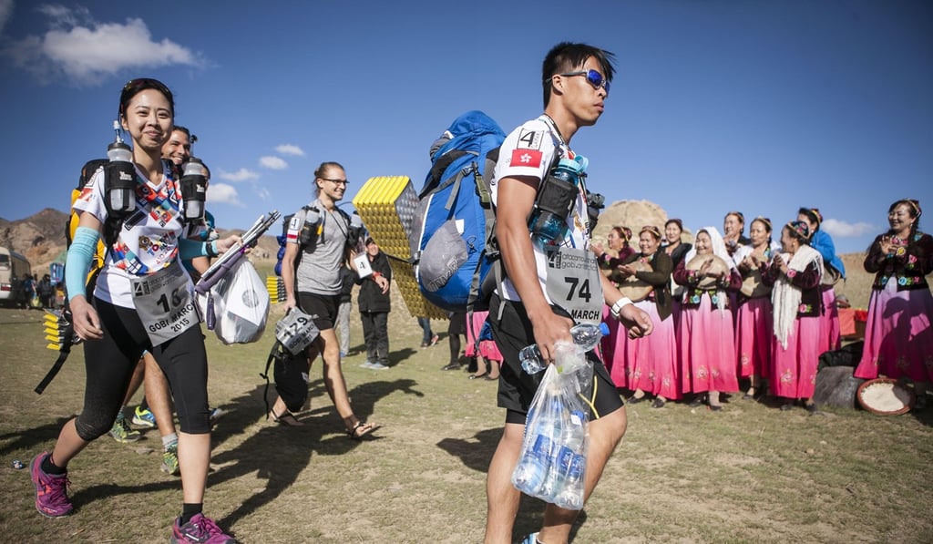 Agnes Cheng Ming-wai (left), with Edwin Li at the start of Gobi March 2015. Photo: Racing the Planet