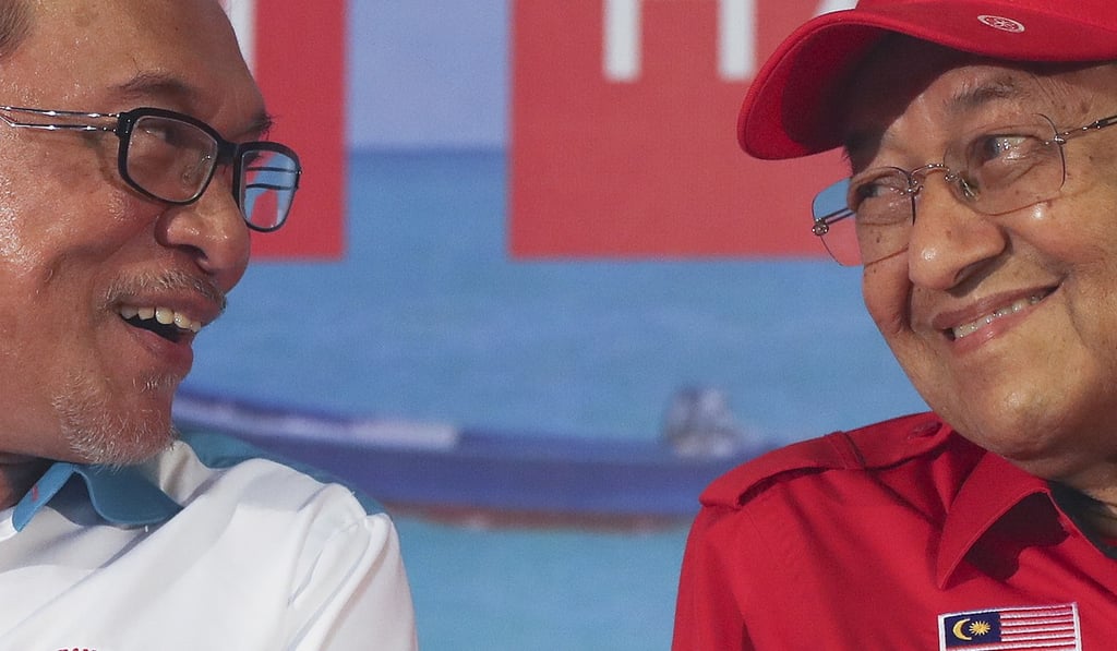Mahathir’s remarks seemingly caught prime minister in waiting Anwar Ibrahim (left) by surprise. Photo: EPA