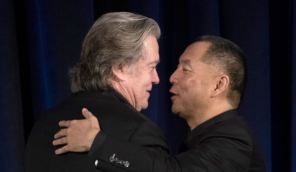 Former White House Chief Strategist Steve Bannon greets fugitive Chinese billionaire Guo Wengui before introducing him at a news conference on November 20, 2018 in New York on the death of tycoon Wang Jian in France. Photo: AFP