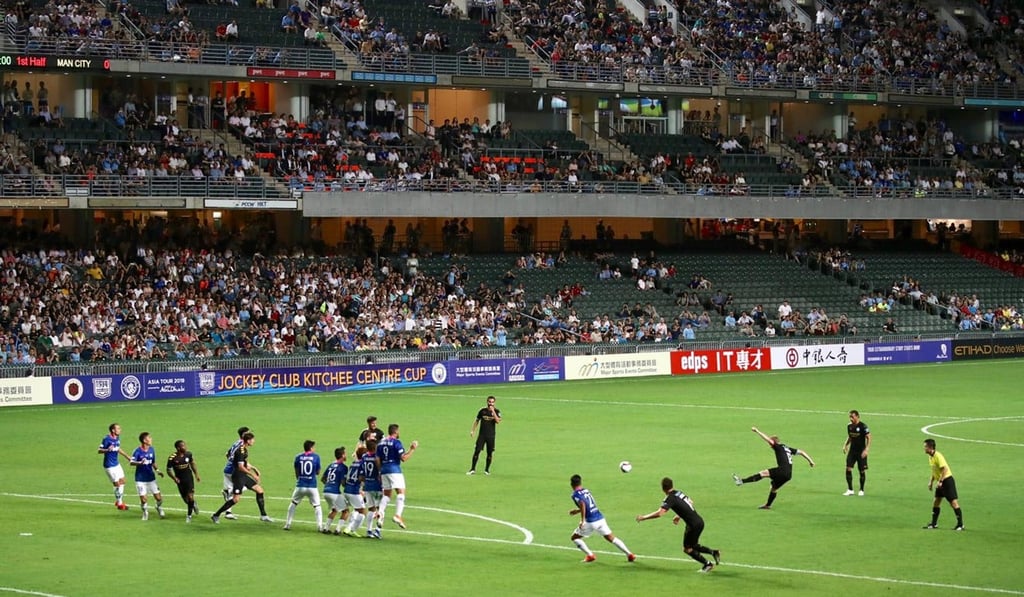 Kevin De Bruyne takes a free-kick for Manchester City against Kitchee. Photo: Winson Wong Kevin De Bruyne takes a free-kick for Manchester City against Kitchee. Photo: Winson Wong