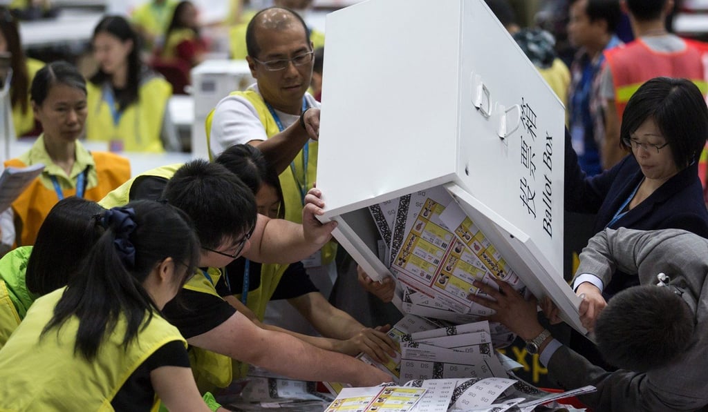 Count staff at the 2016 Legislative Council elections, during which a register containing the details of 8,000 voters was lost. Photo: Bloomberg