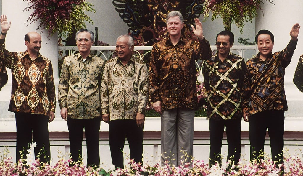 Then leaders of (from left) Mexico, Japan, Indonesia, the United States, Malaysia and South Korea pose for a group photo during the Apec summit in Bogar, Indonesia, in 1994. Malaysia’s then prime minister, Mahathir Mohamad, returned to office last year and his country will chair Apec for 2020. Photo: AFP