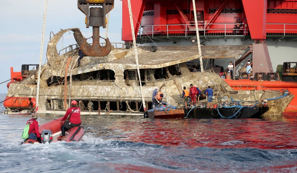 Salvagers retrieve the wreck of the ‘Phoenix’ tour boat, which capsized in July killing 47 Chinese tourists. Photo: EPA