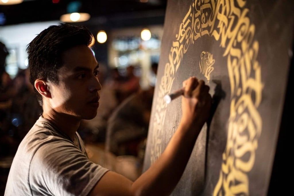Artist Taipan Lucero doing calligraphy using Baybayin. Photo: Agence France-Presse Artist Taipan Lucero doing calligraphy using Baybayin. Photo: Agence France-Presse