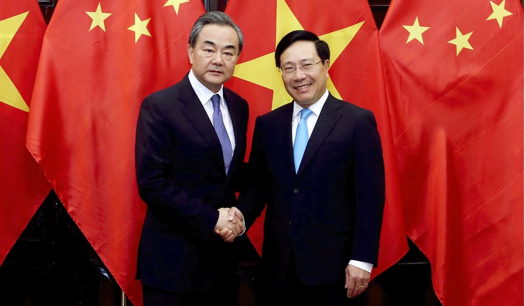 Chinese Foreign Minister Wang Yi, left and Vietnamese Foreign Minister Pham Binh Minh. Photo: AP