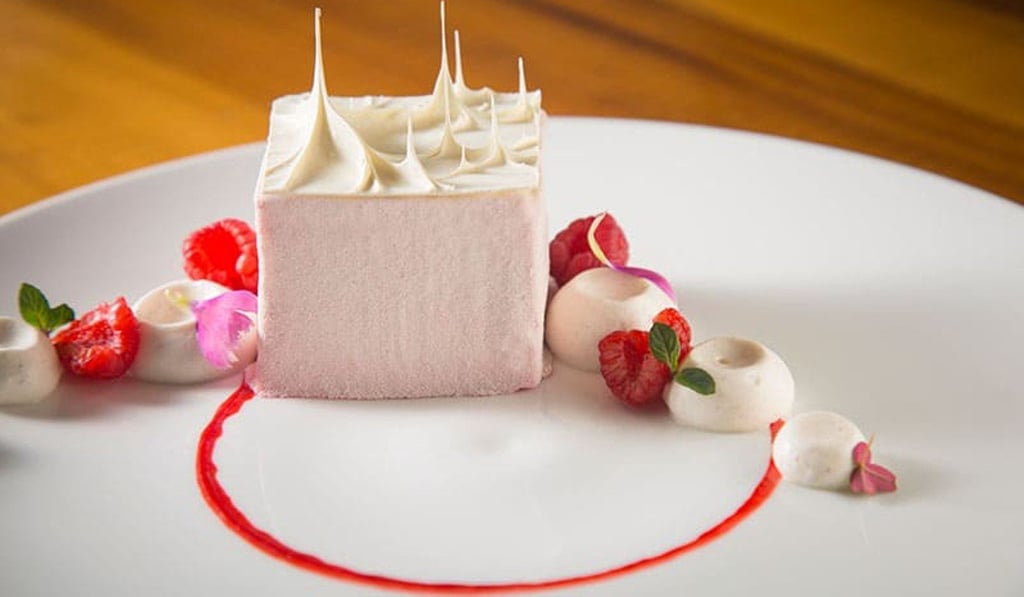 El Balcón del Zócalo is popular for its views over Zócalo, the main square in Centro Histórico. El Balcón del Zócalo is popular for its views over Zócalo, the main square in Centro Histórico.