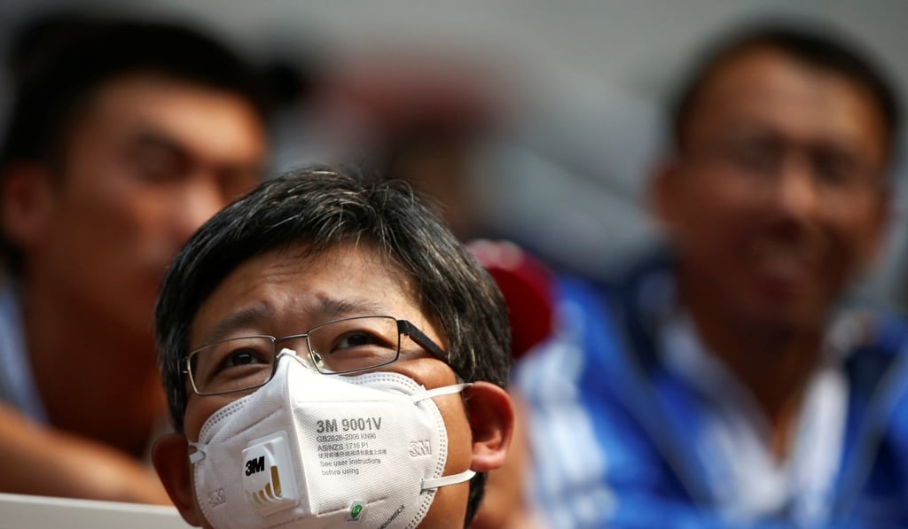 A spectator wears a mask to protect against pollution at the 2016 China Open in Beijing. Photo: Reuters