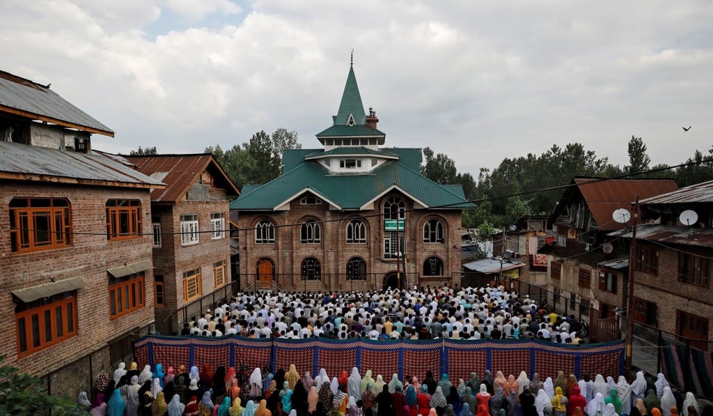 Kashmiris attend Eid-al-Adha prayers at a mosque in Srinagar. Photo: Reuters
