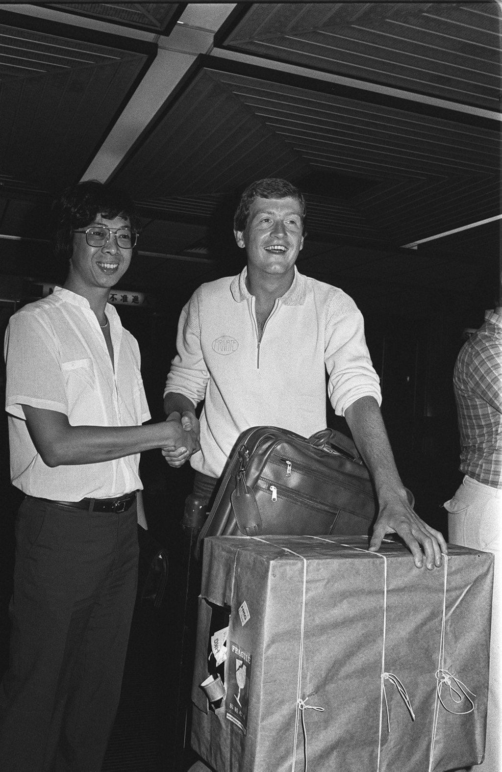 Former world champion snooker player Steve Davis (right) with Hong Kong champion Cheung Che-ming in 1983. Photo: SCMP
