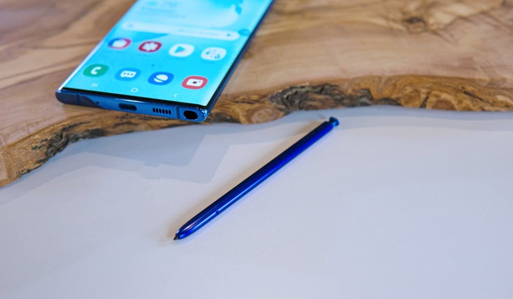 Samsung’s S Pen stylus is included with the new Note 10 and Note 10 Plus smartphones, which can now automatically convert handwritten notes into text. Photo: Business Insider Samsung’s S Pen stylus is included with the new Note 10 and Note 10 Plus smartphones, which can now automatically convert handwritten notes into text. Photo: Business Insider