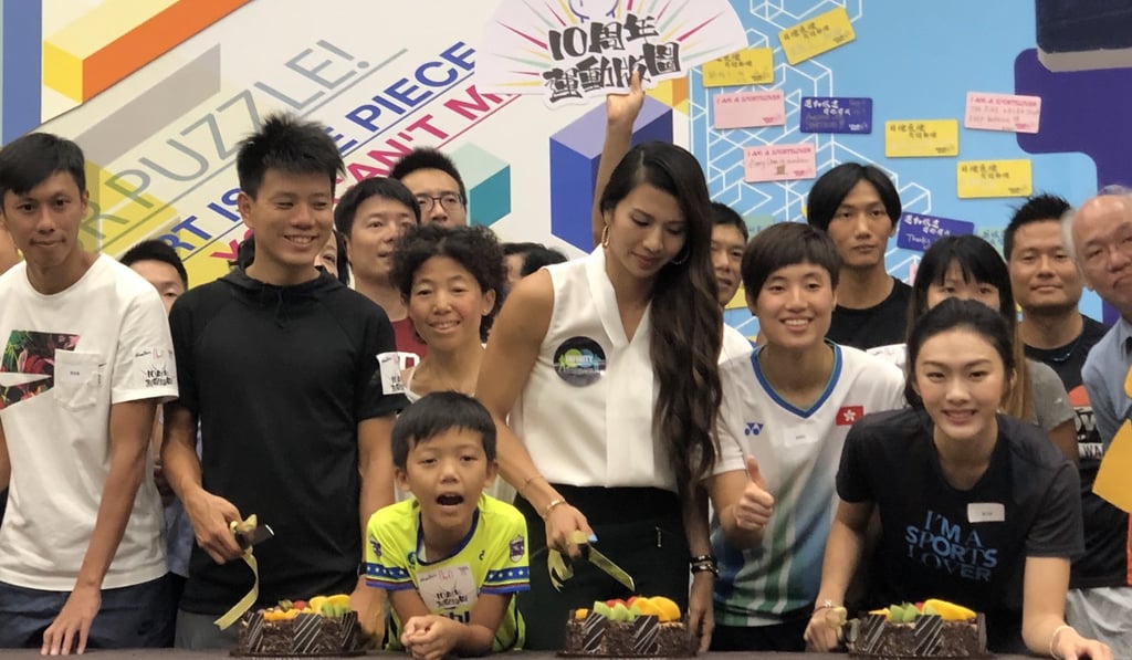 Distance runners Chan Ka-ho and Gi Ka-man, Lisa Cheng Lai-sha, Yip Pui-yin and Cecilia Yeung on the stage. Photo: Chan Kin-wa Distance runners Chan Ka-ho and Gi Ka-man, Lisa Cheng Lai-sha, Yip Pui-yin and Cecilia Yeung on the stage. Photo: Chan Kin-wa