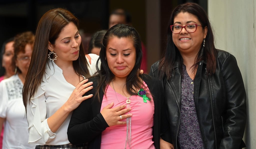 Salvadorean rape victim Evelyn Hernandez walks out of court after being cleared of murder after giving birth to a stillborn in 2016. Photo: AFP Salvadorean rape victim Evelyn Hernandez walks out of court after being cleared of murder after giving birth to a stillborn in 2016. Photo: AFP