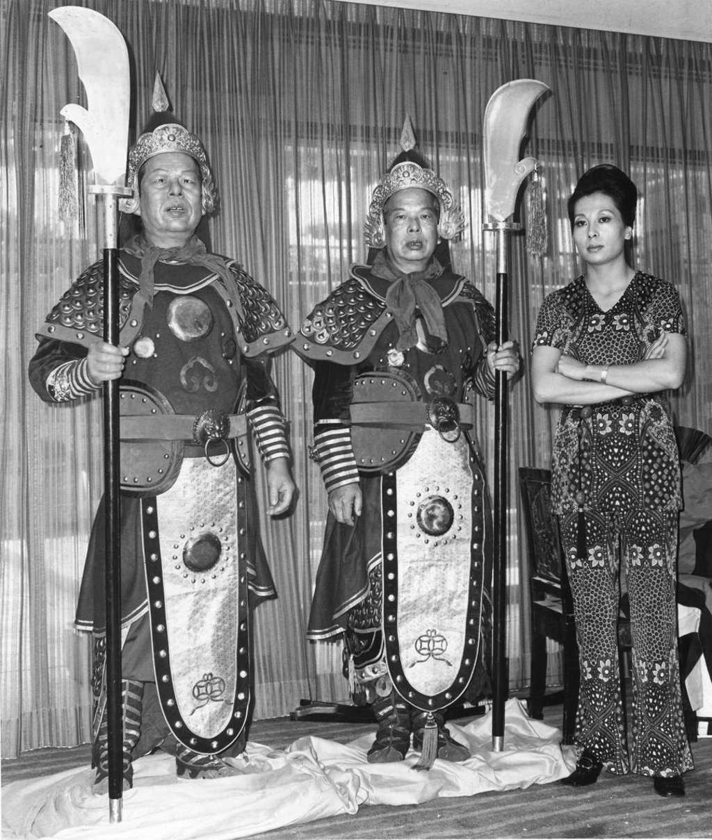 Sun, with a wax sculpture of a classical Chinese figure (left) and Lam Man, who was the model from which she worked. Photo: SCMP