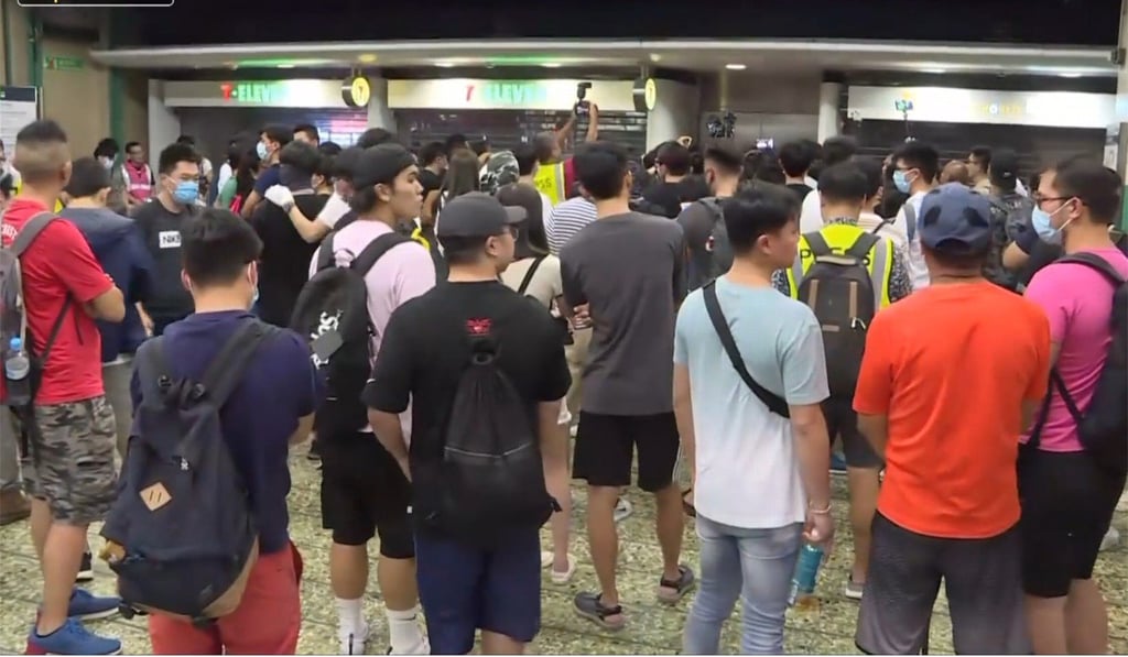 A group protesters gather in Kwai Fong MTR station on Thursday night. Photo: Now TV News